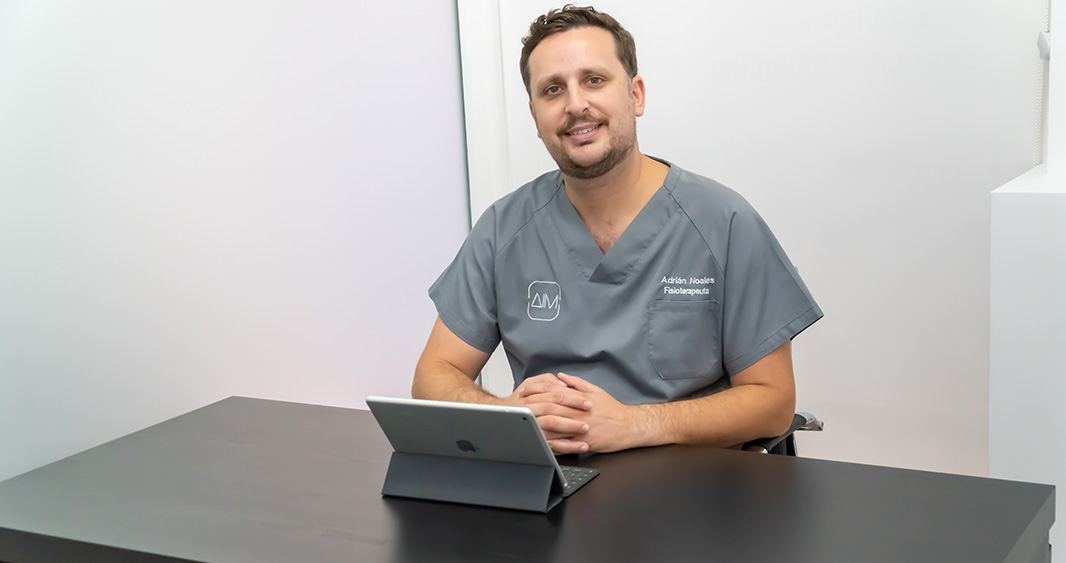 Adrián Noales, osteópata de AIM en Murcia